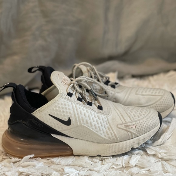 Nike Shoes - Women’s Nike Air Max 270